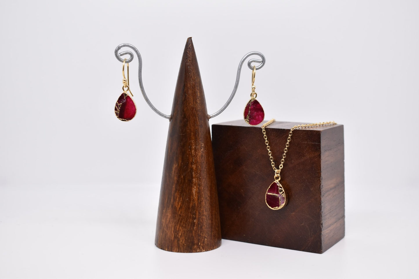 Cranberry Crackle and Gold Necklace and Earring set - Violet Elizabeth - Jewellery
