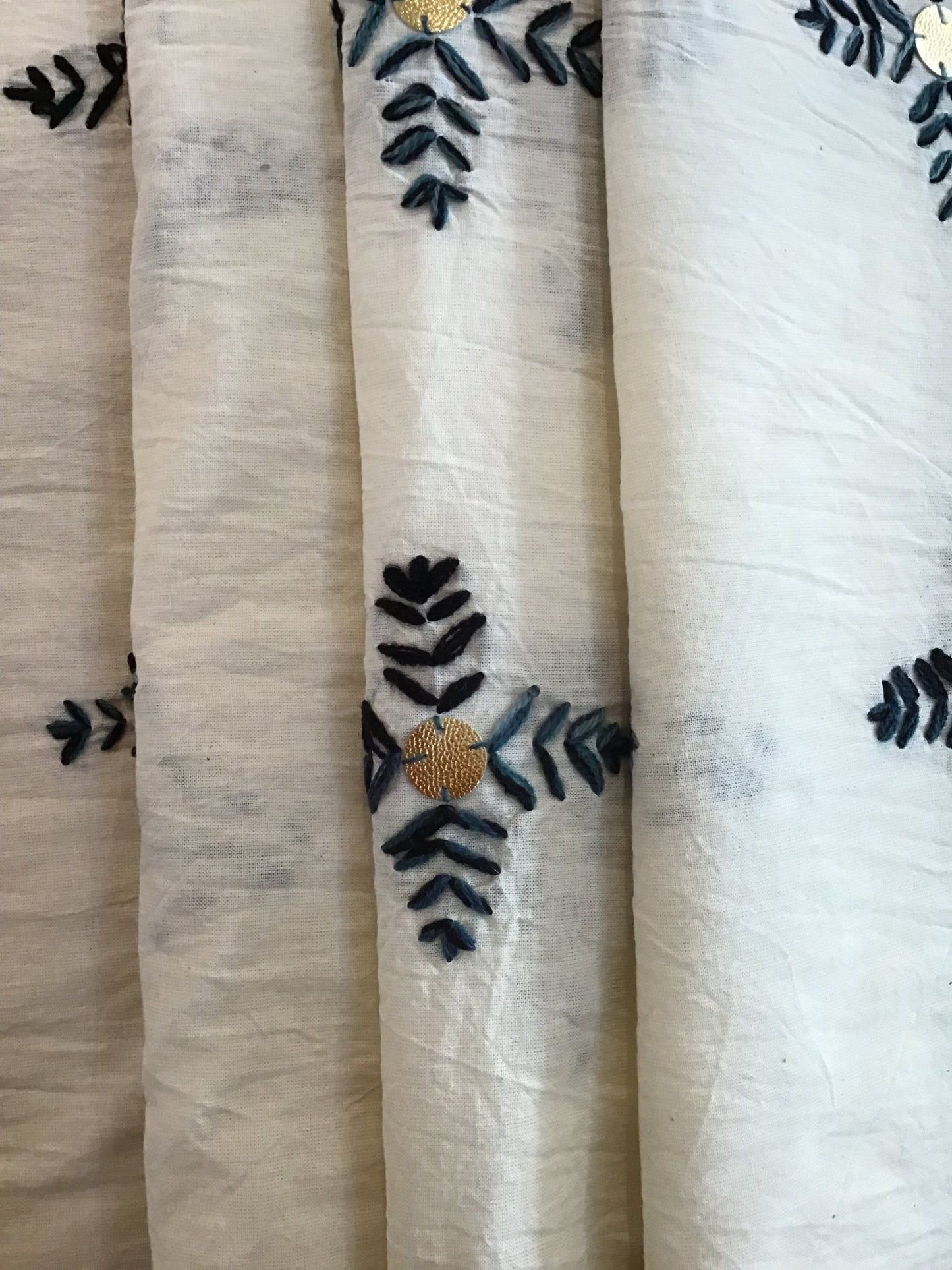 Embroidered fabric - Violet Elizabeth - Haberdashery