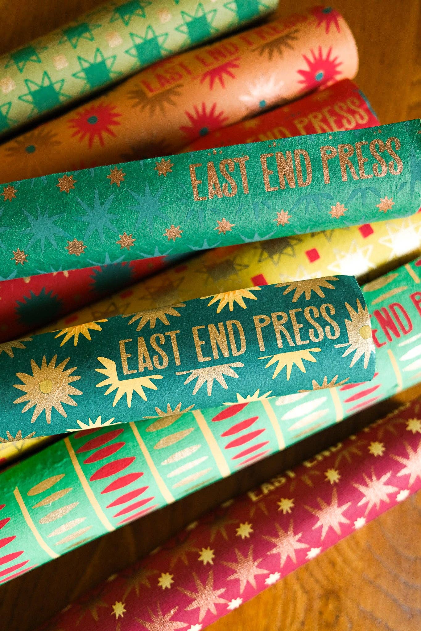 Festive Gift Wrap: Emerald Stars - Violet Elizabeth -