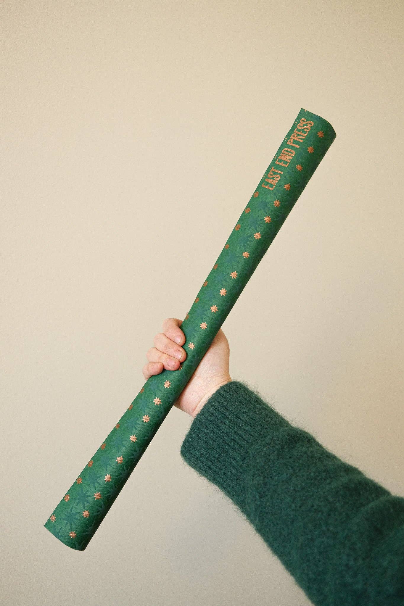 Festive Gift Wrap: Emerald Stars - Violet Elizabeth -