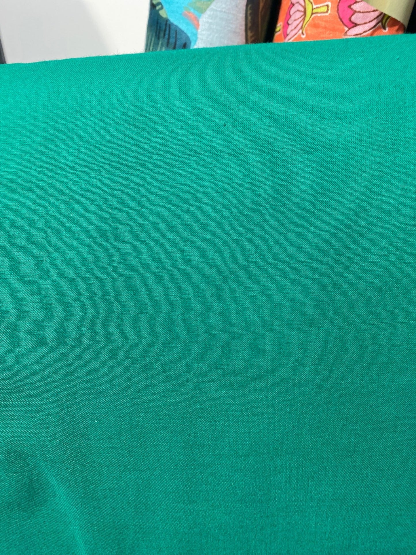 Green tambourine Plain coloured Fabric 100% Cotton - Violet Elizabeth - Haberdashery