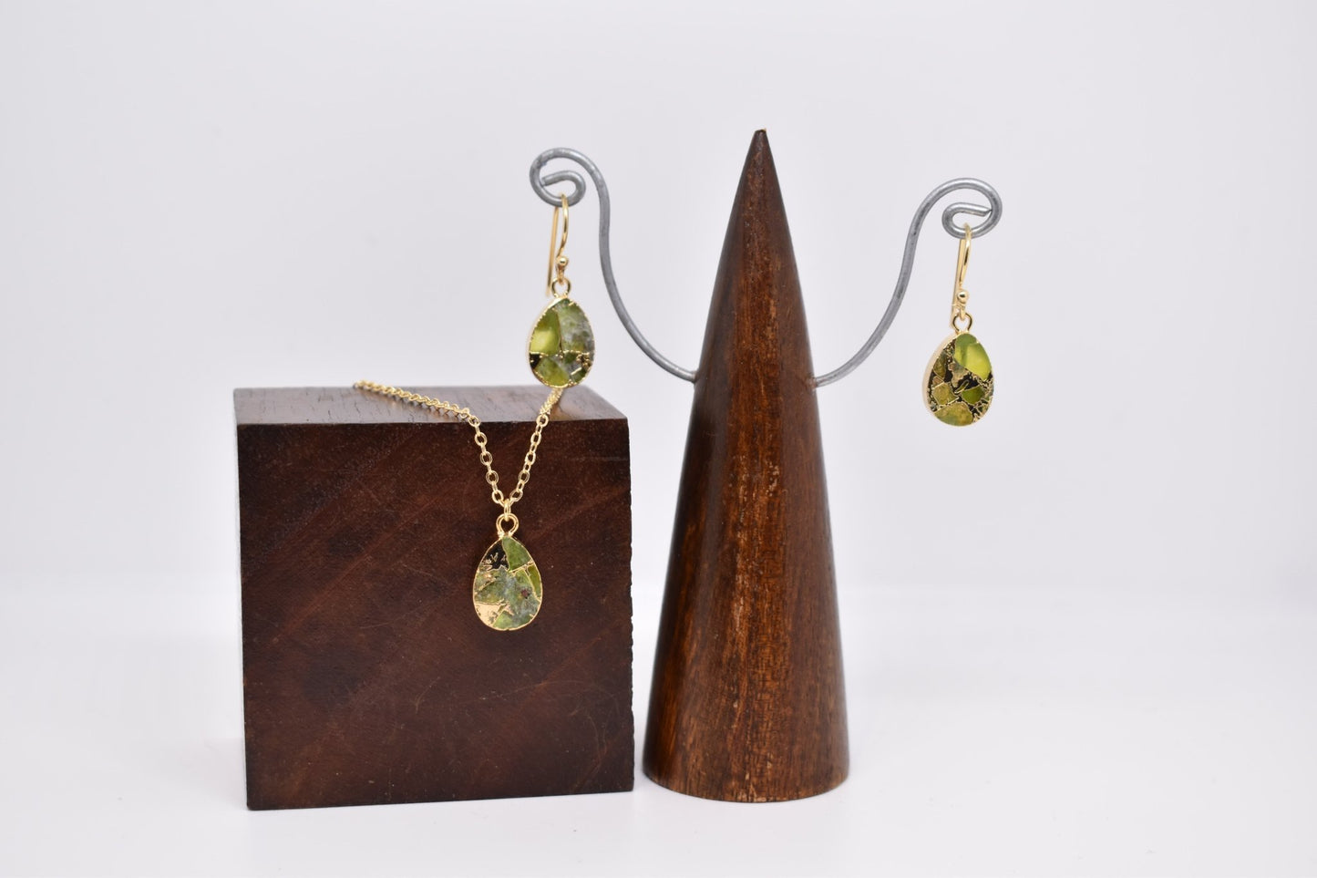Lime Green Crackle and Gold Necklace and Earring Set - Violet Elizabeth - Jewellery