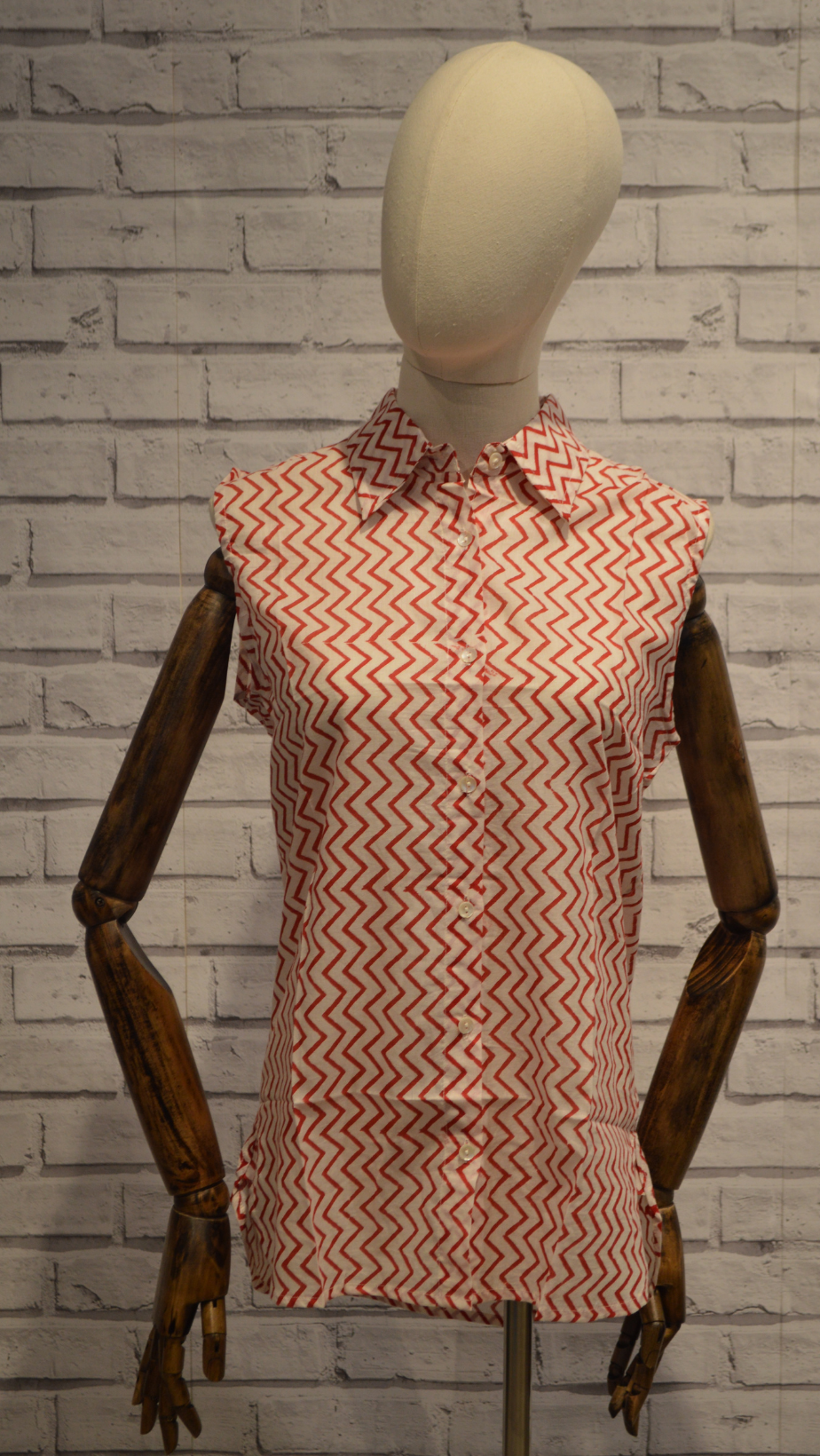 Sleeveless RED cotton shirt - Violet Elizabeth