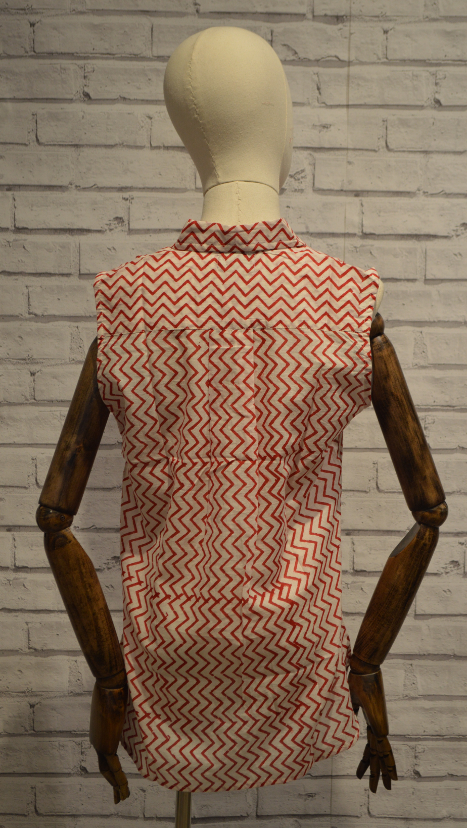 Sleeveless RED cotton shirt - Violet Elizabeth
