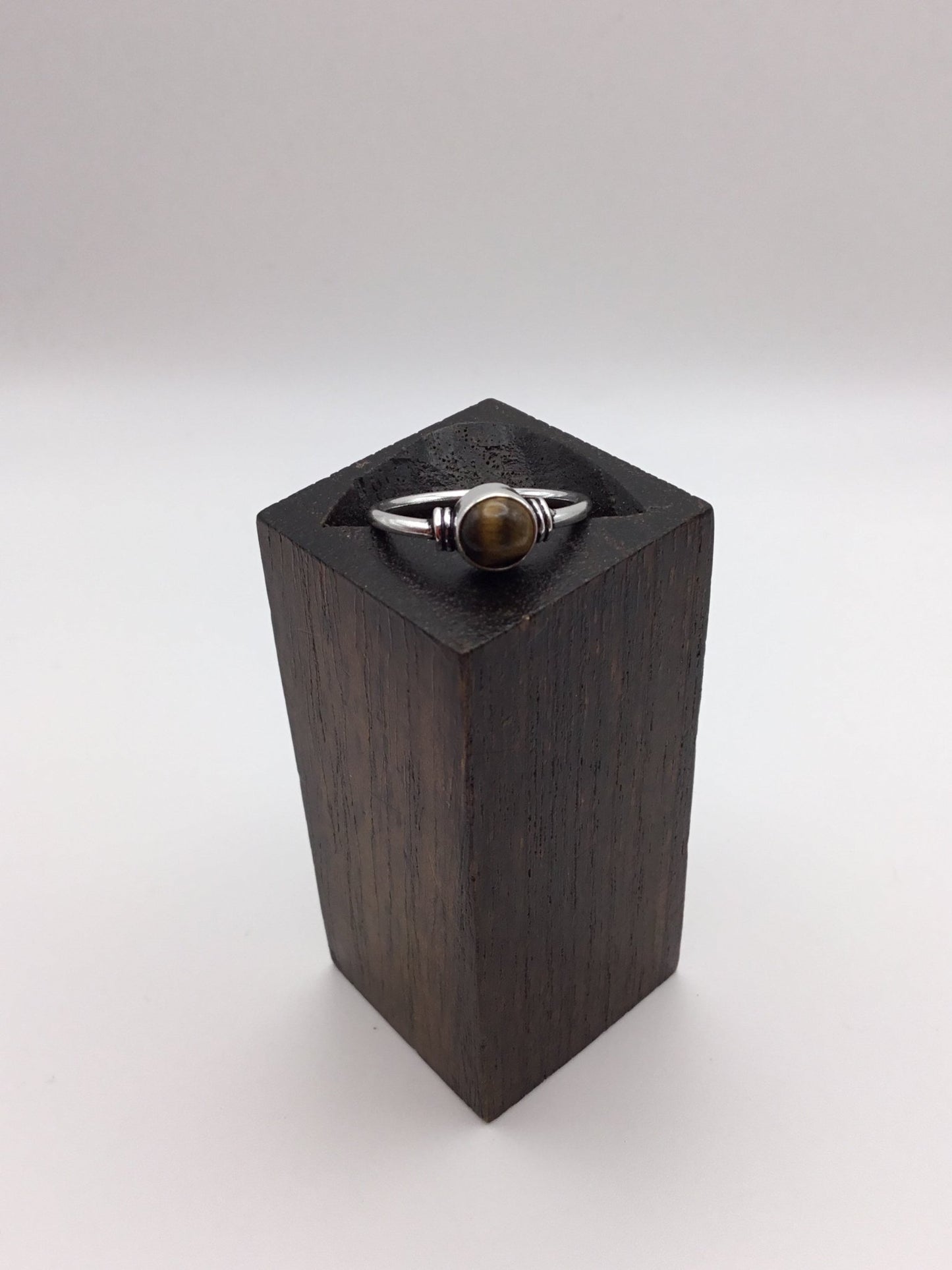 Captivating Stone Ring - Violet Elizabeth - Jewellery