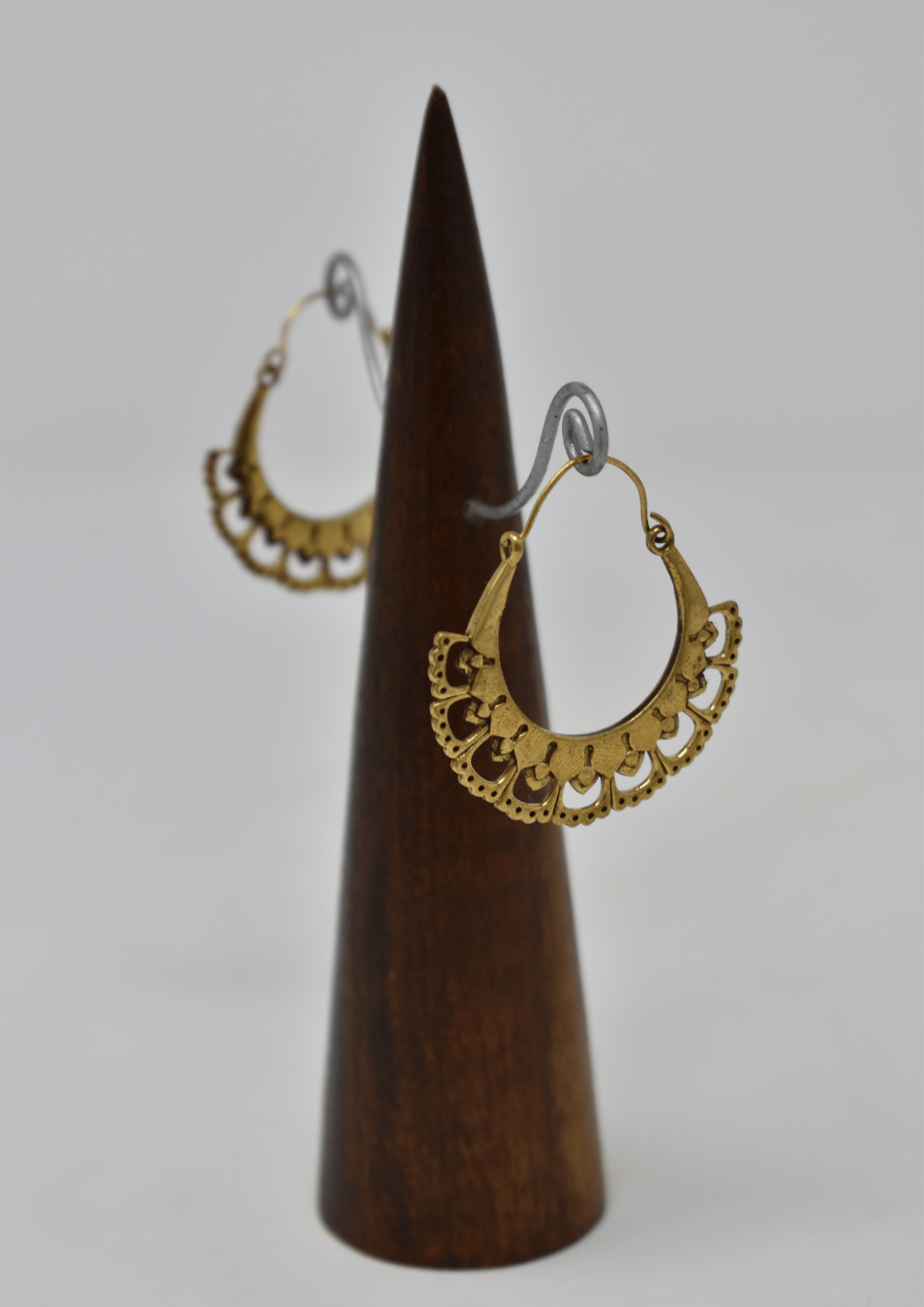 Doilley dangle brass earring - Violet Elizabeth - Jewellery