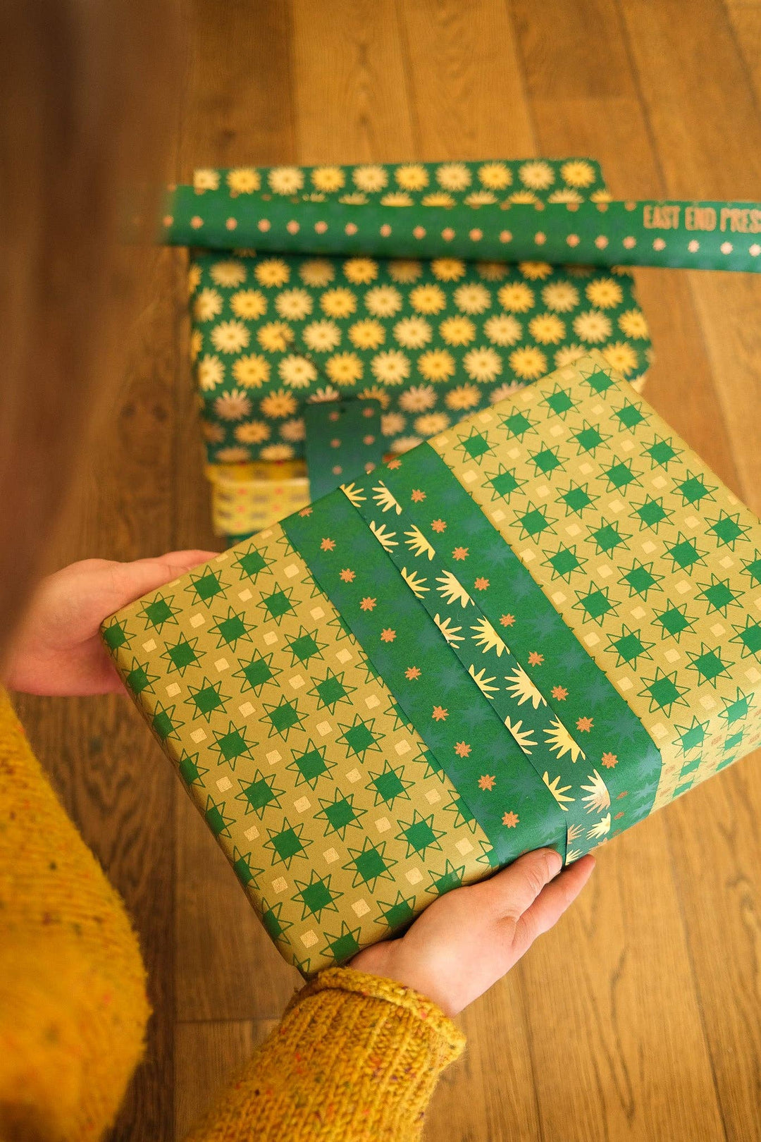 UK/EU: Festive Gift Wrap: Winter's Quilt