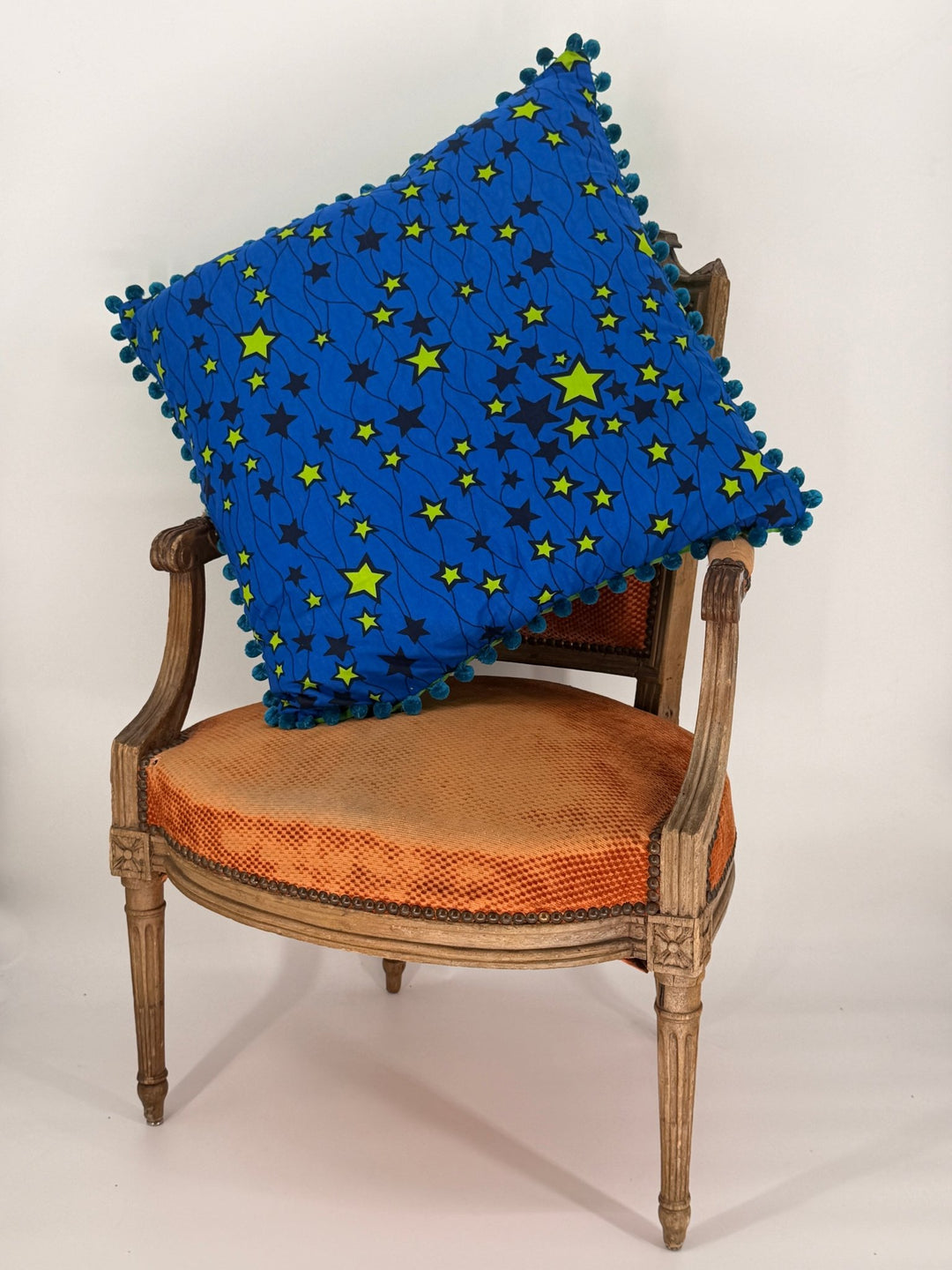24x24" Cushion 🧡🩷 - Violet Elizabeth - 