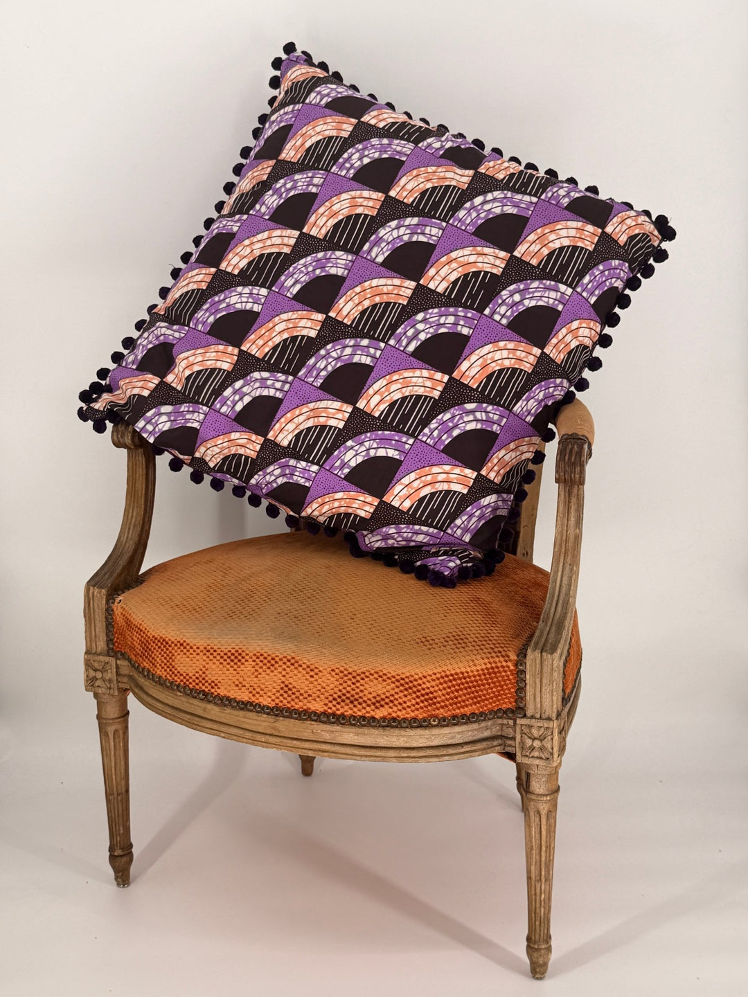 24x24" Cushion 🧡🩷 - Violet Elizabeth - 