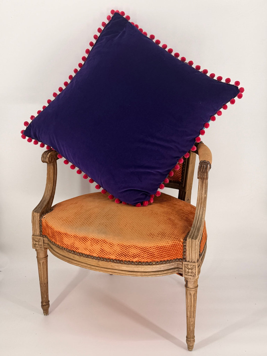 24x24" Cushion 🧡🩷 - Violet Elizabeth - 