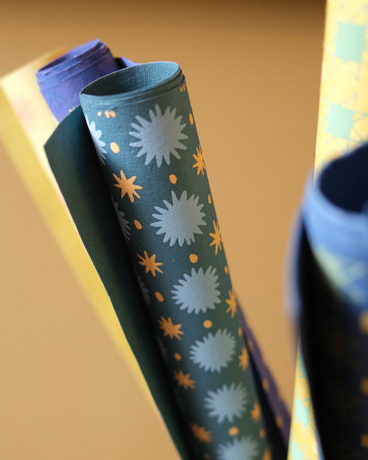 UK/EU: Teal Stars Wrapping Paper