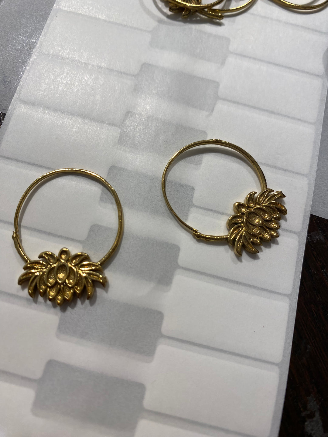 Lotus flower brass earring - Violet Elizabeth
