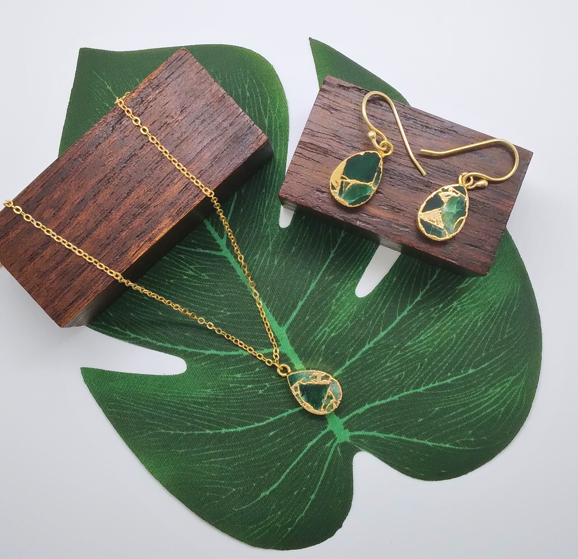Dark Green Crackle and Gold Necklace and Earring set - Violet Elizabeth - Jewellery