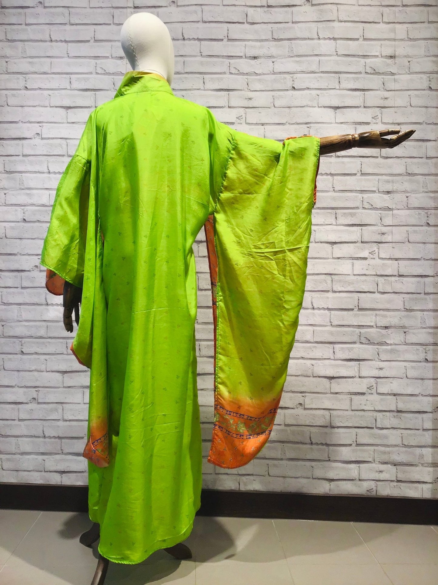 Dazzling Rutaceae Silk Kimono - Violet Elizabeth - Clothing