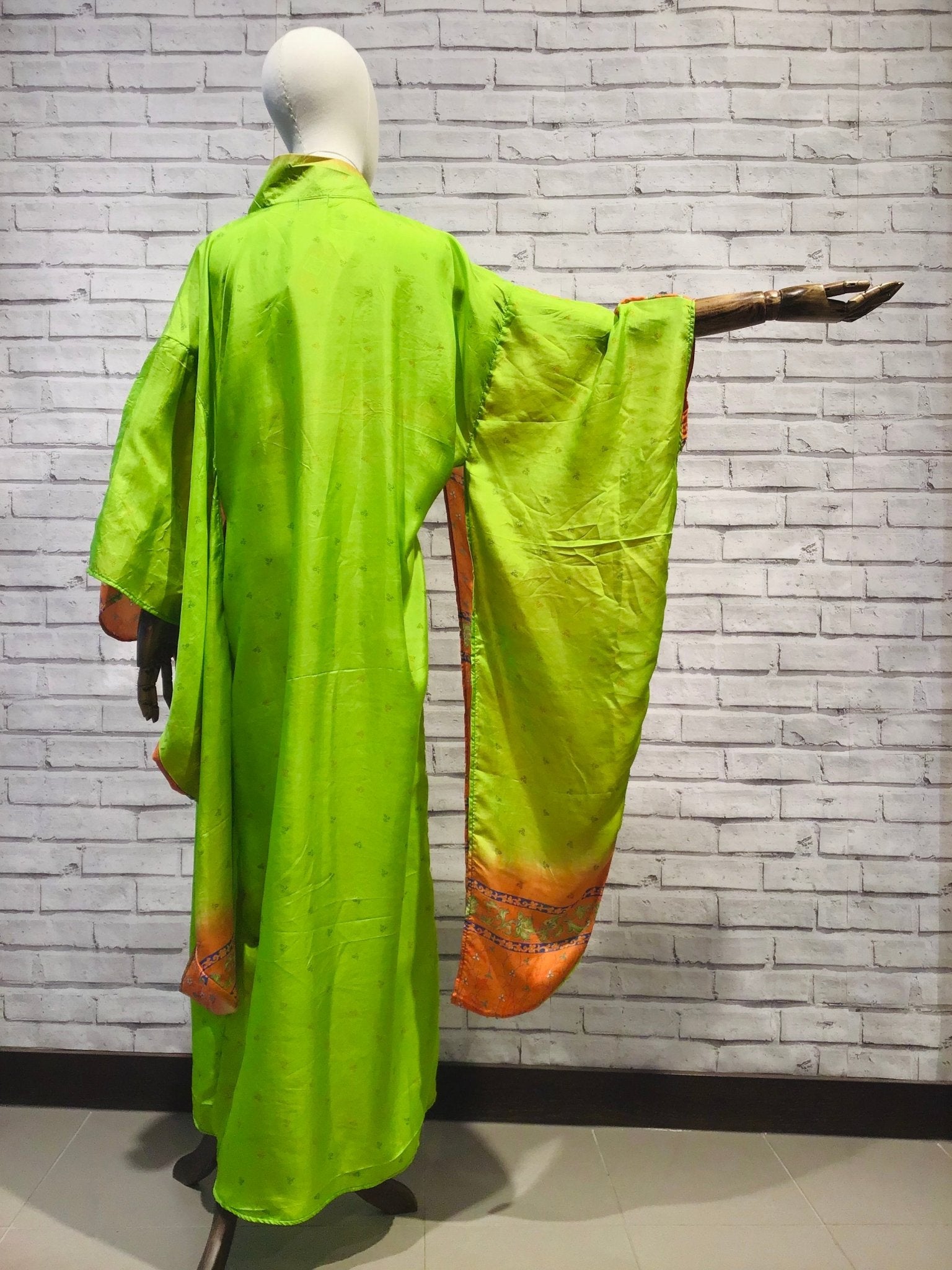 Dazzling Rutaceae Silk Kimono - Violet Elizabeth - Clothing