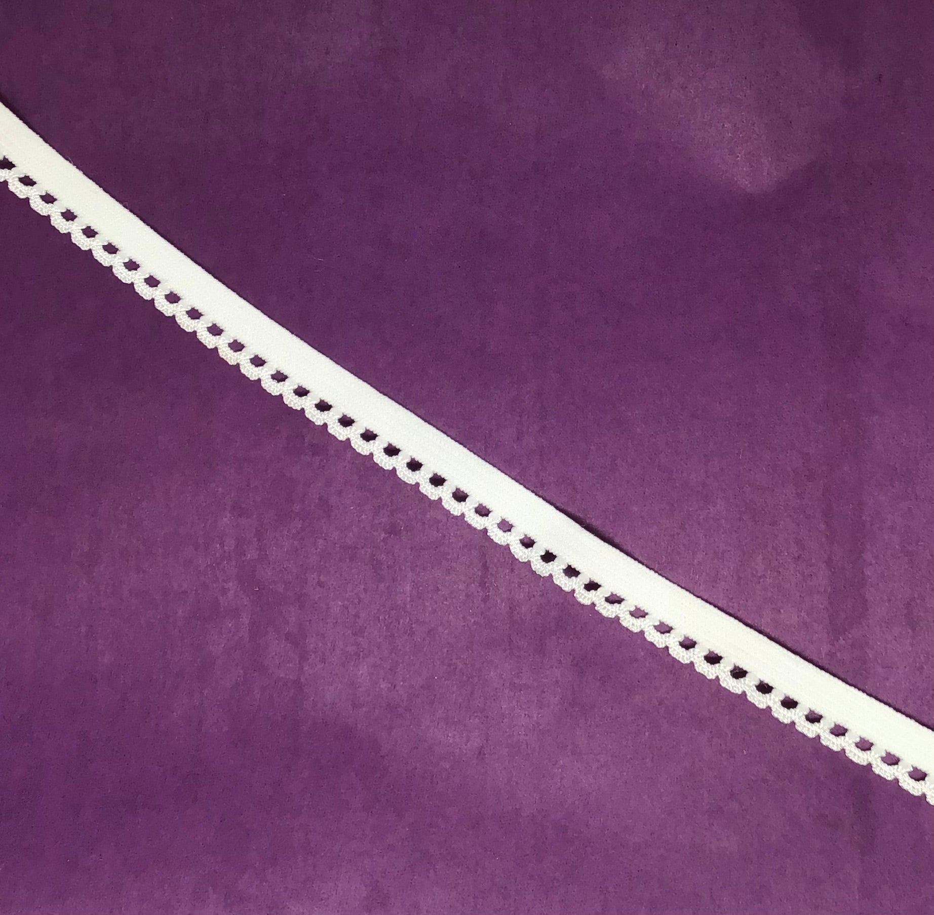 Elastic in ivory with scalloped edge. 10mm - Violet Elizabeth - Haberdashery