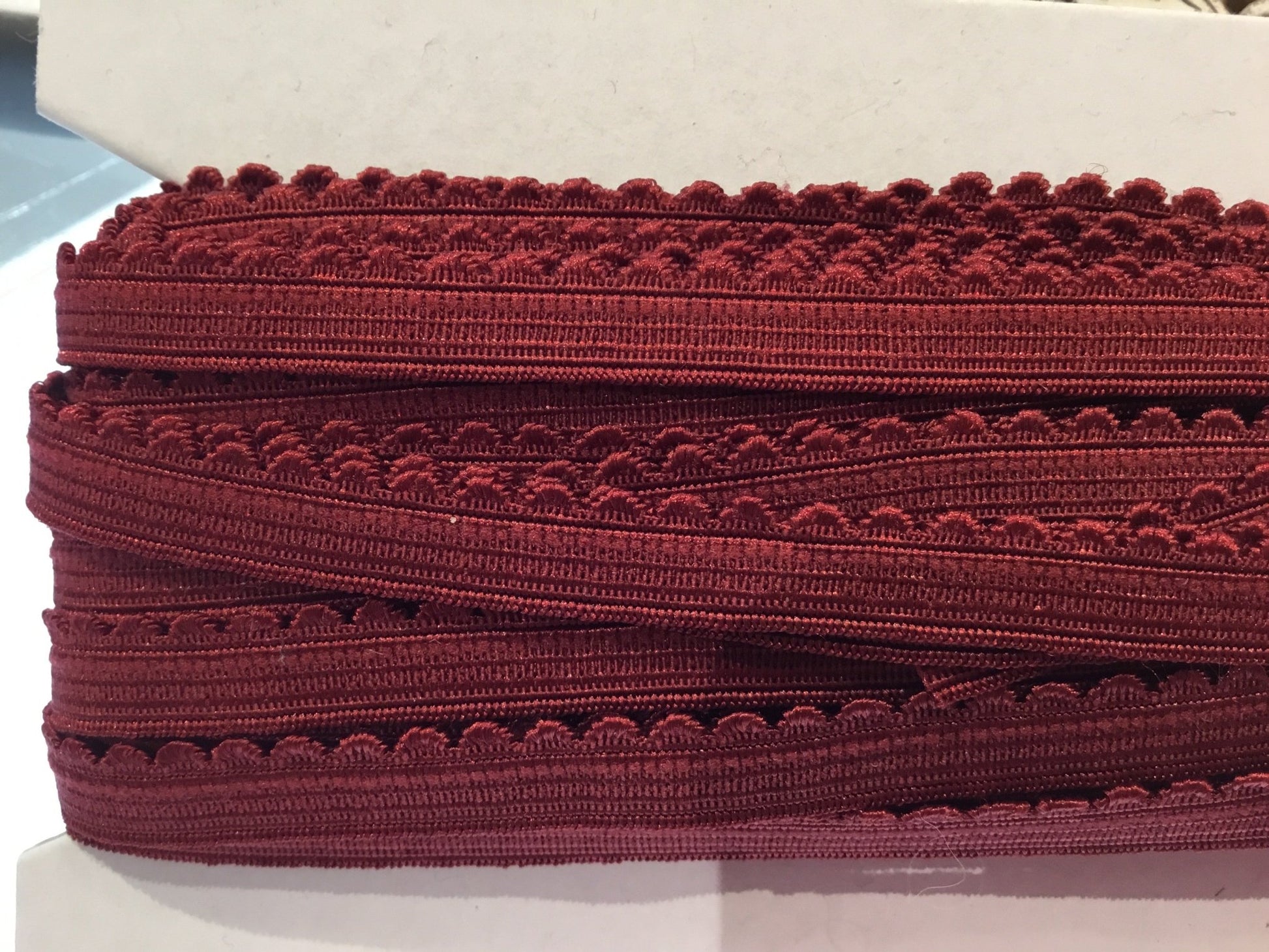 Elastic maroon for knickers 10mm scalloped edge - Violet Elizabeth - Haberdashery