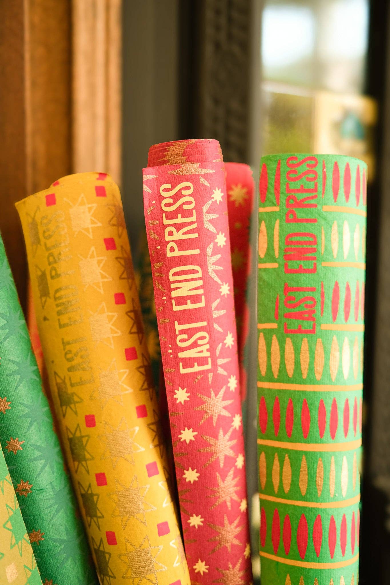 Festive Gift Wrap: Christmas Quilt - Violet Elizabeth - 