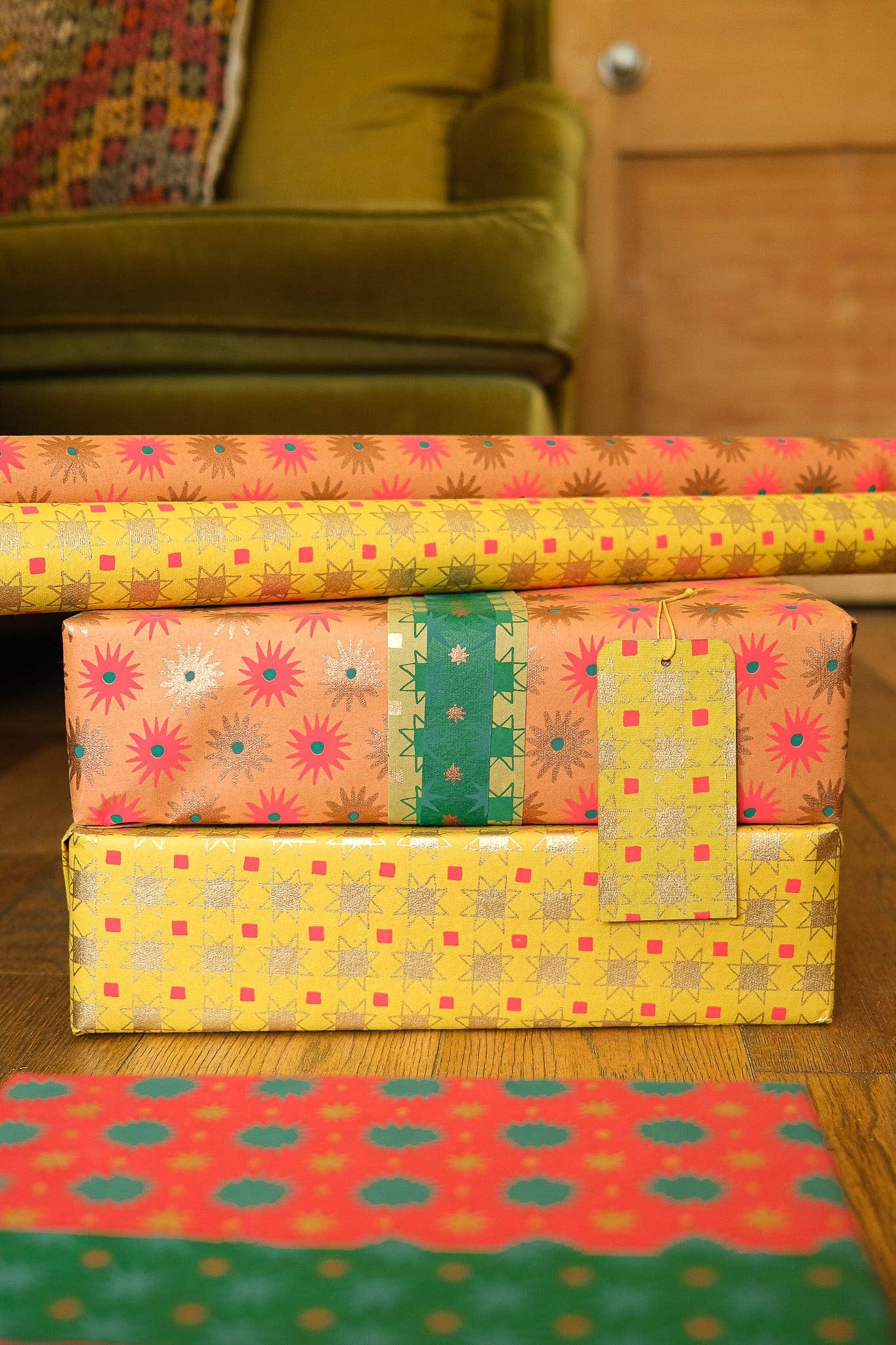 Festive Gift Wrap: Copper Bloom - Violet Elizabeth - 