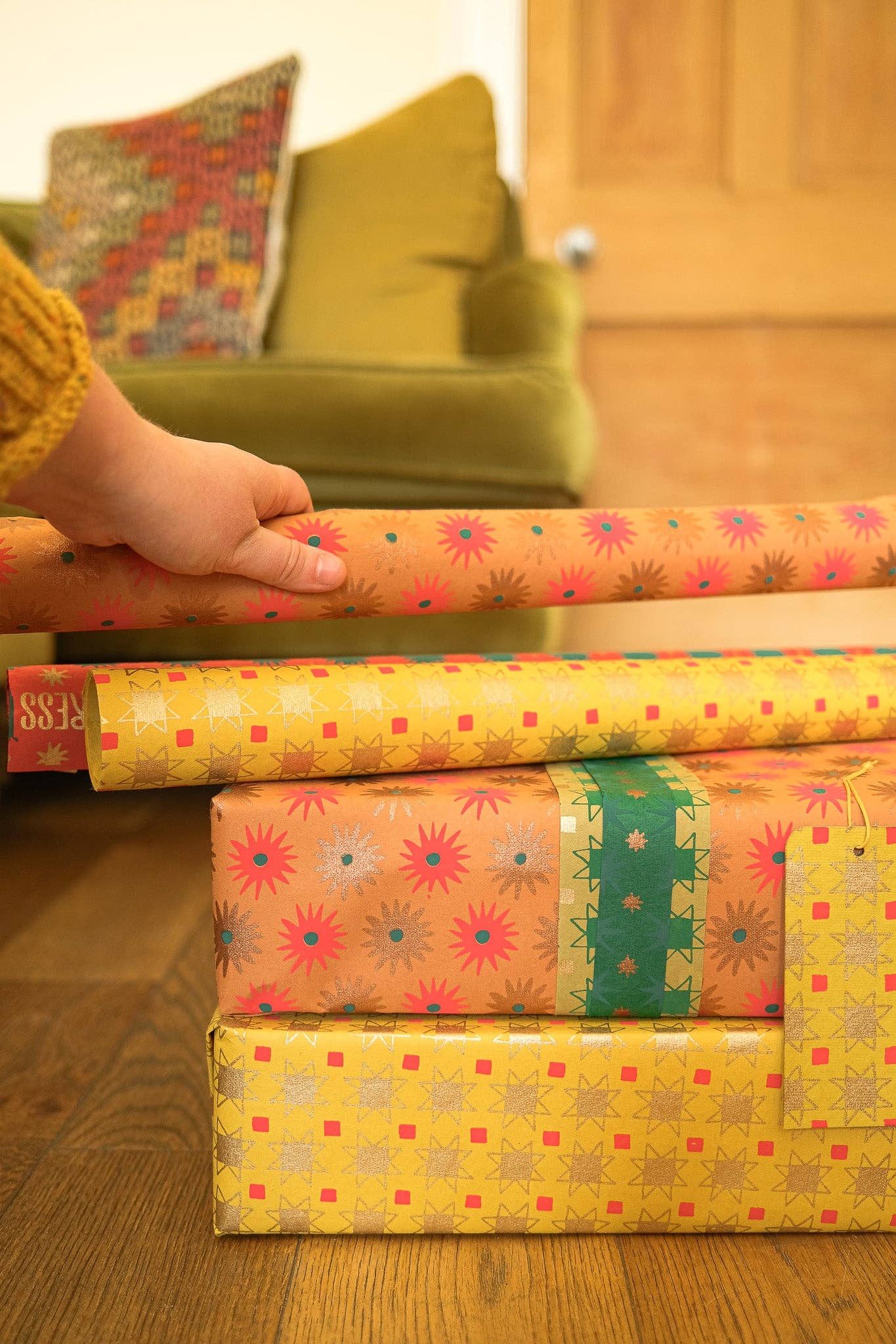Festive Gift Wrap: Copper Bloom - Violet Elizabeth - 