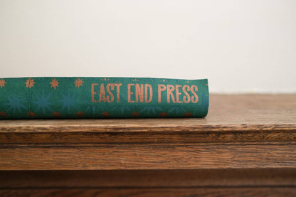 Festive Gift Wrap: Emerald Stars - Violet Elizabeth - 