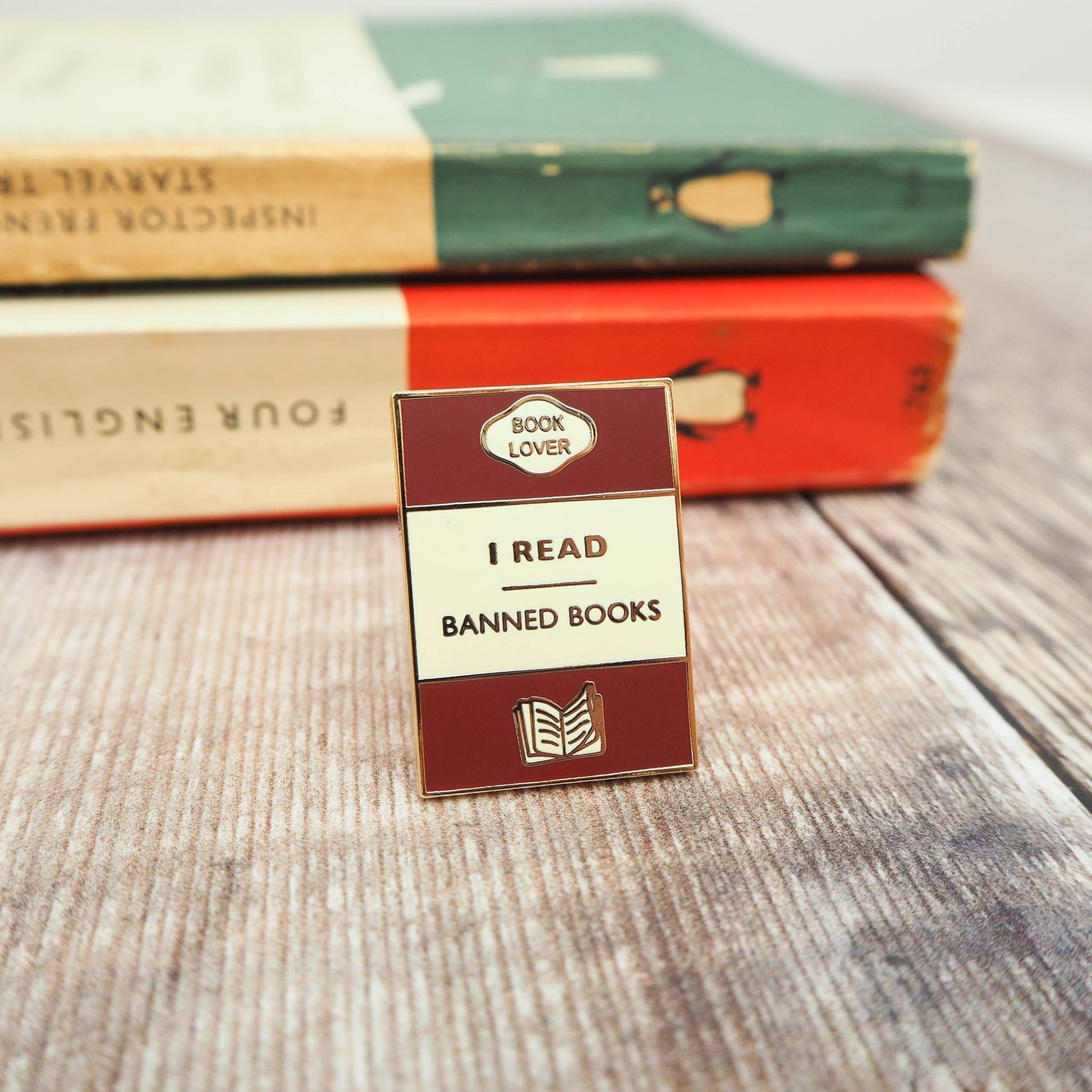 'I Read Banned Books' Book Lover Enamel Pin Badge - Violet Elizabeth - Badge