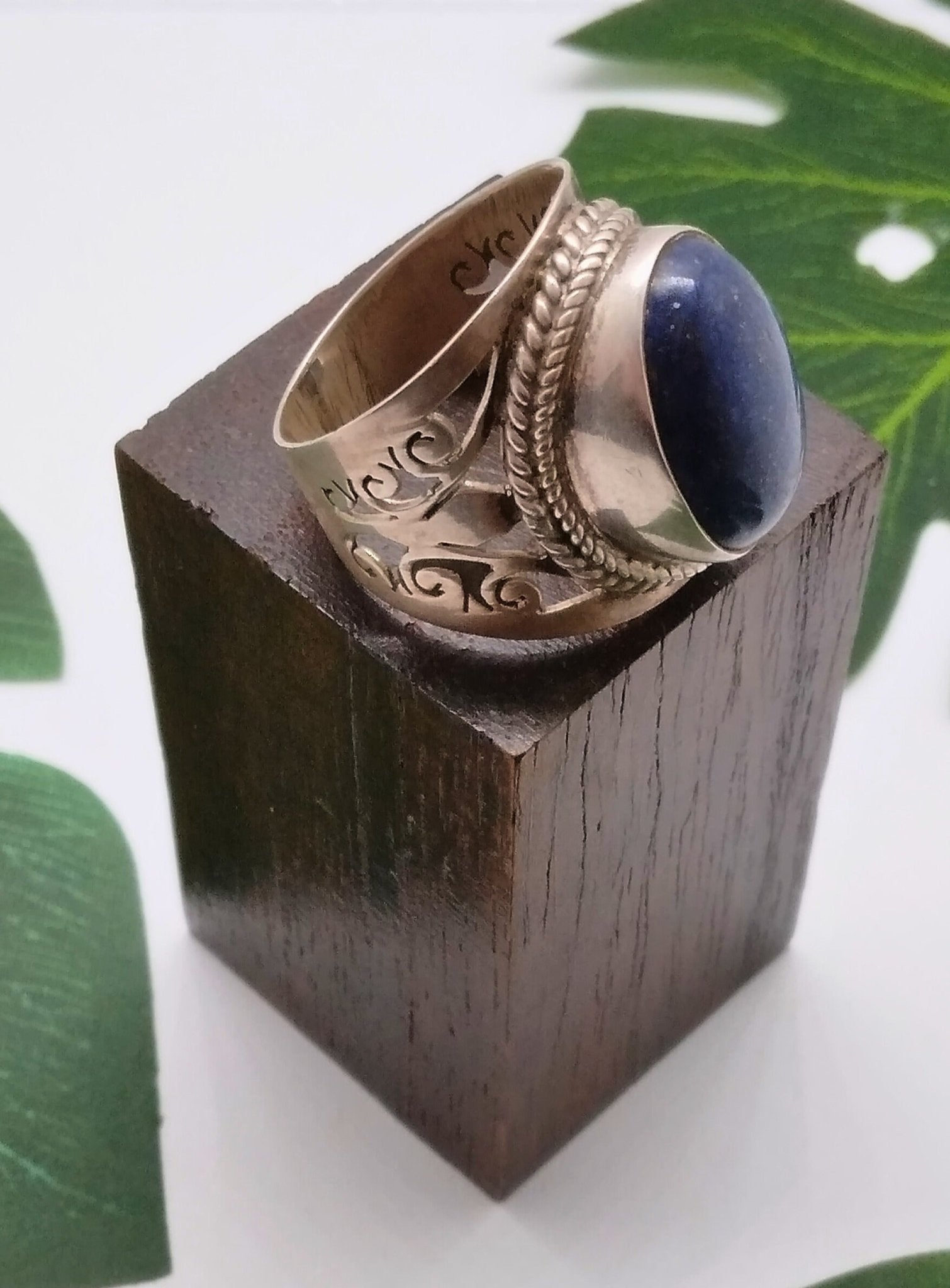 Inanna's Ring - Violet Elizabeth - 