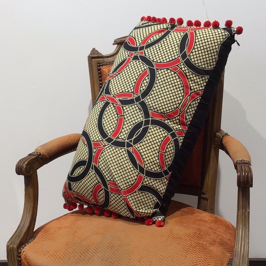 Intertwined Rings Lumbar Cushion - Violet Elizabeth - 