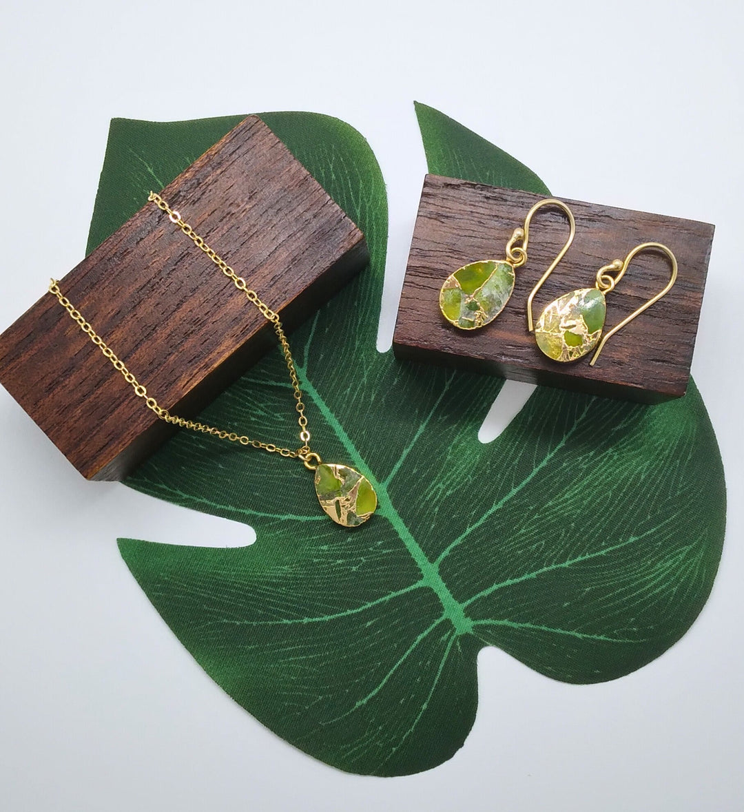 Lime Green Crackle and Gold Necklace and Earring Set - Violet Elizabeth - Jewellery