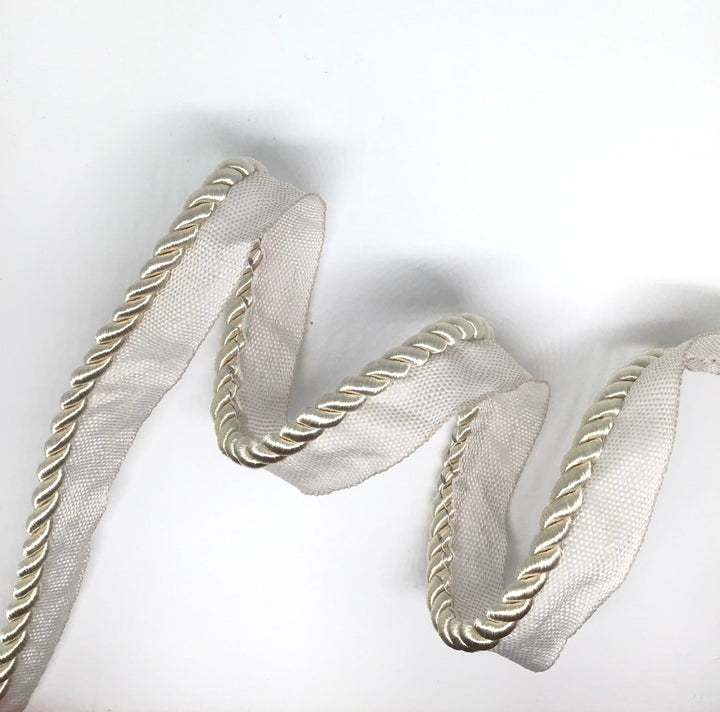 Shining Ivory Piping 30Mm - Violet Elizabeth - Haberdashery