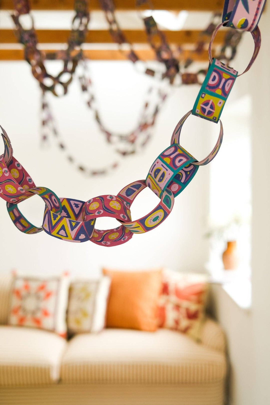 UK/EU: Bloomsbury Paper Chain Kit - Violet Elizabeth - Decor
