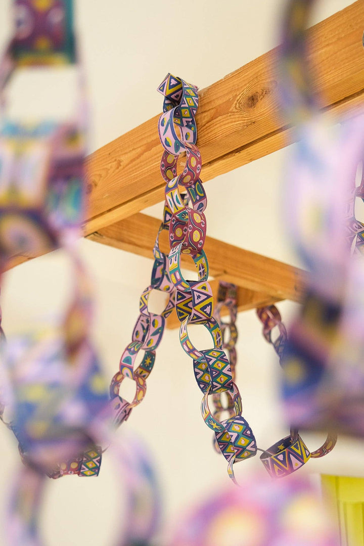 UK/EU: Bloomsbury Paper Chain Kit - Violet Elizabeth - Decor