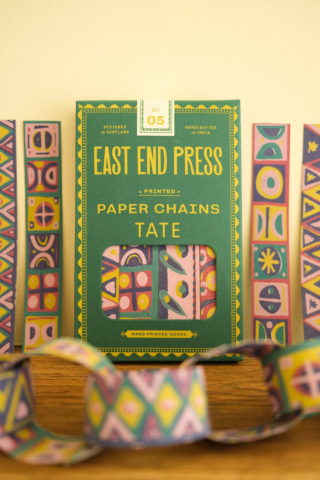 UK/EU: Bloomsbury Paper Chain Kit - Violet Elizabeth - Decor