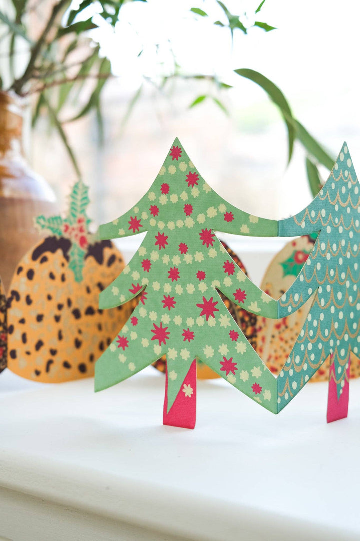 UK/EU: Christmas Tree Concertina Card - Violet Elizabeth - Christmas Decorations