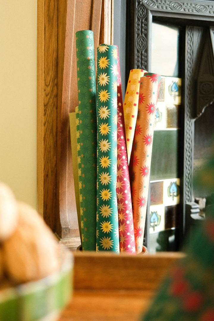 UK/EU: Festive Gift Wrap: Winter's Bloom - Violet Elizabeth -