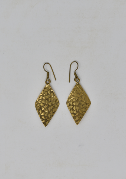 Leaf patterned diamond brass earring - Violet Elizabeth
