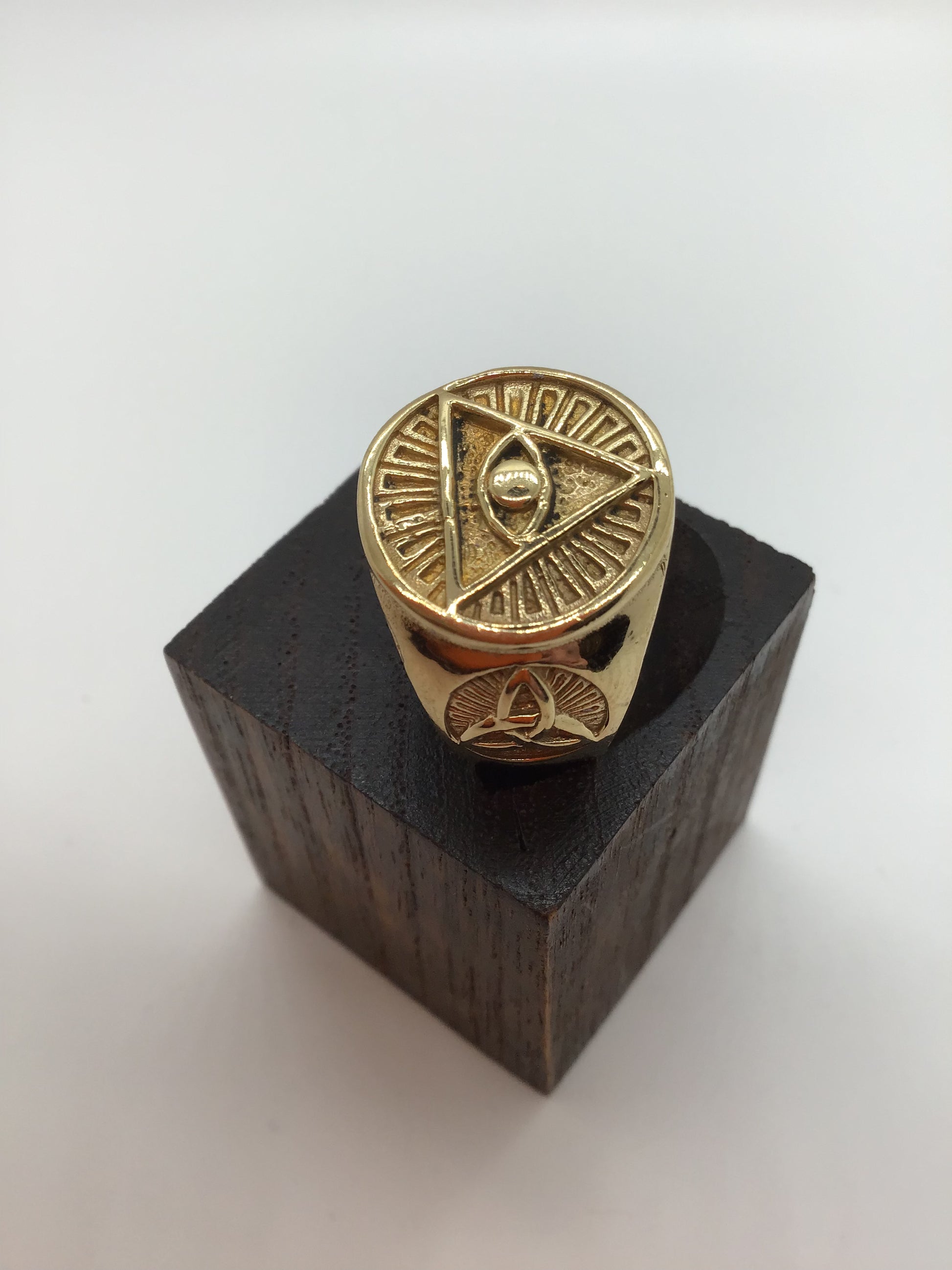 The illuminati ring Violet Elizabeth